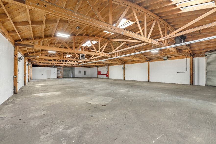 More Photos Of 821 W Olive St, Inglewood Warehouse For Lease