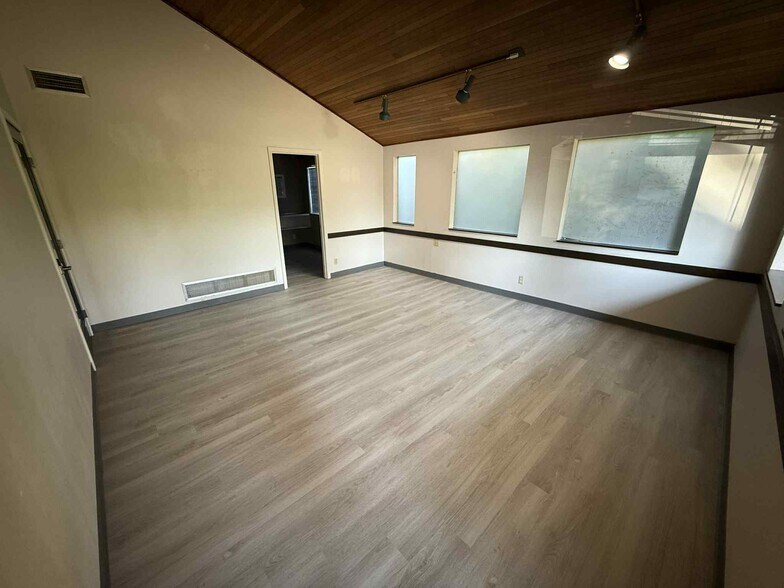 More Photos Of 16418 7th Pl W, Lynnwood Office For Lease