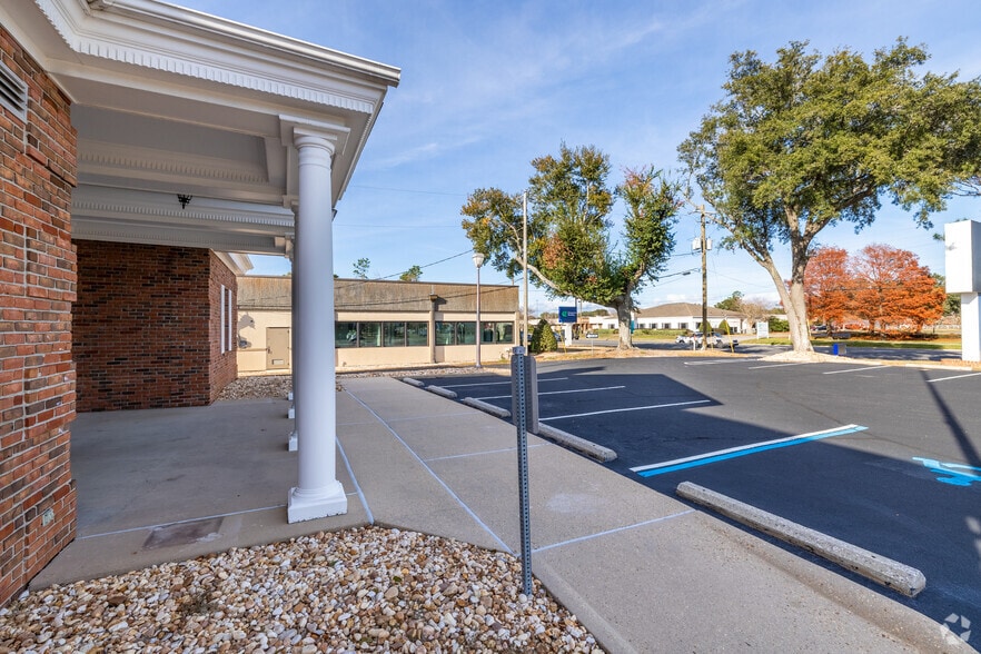 More Photos Of 4465 Bayou Blvd, Pensacola Office For Sale