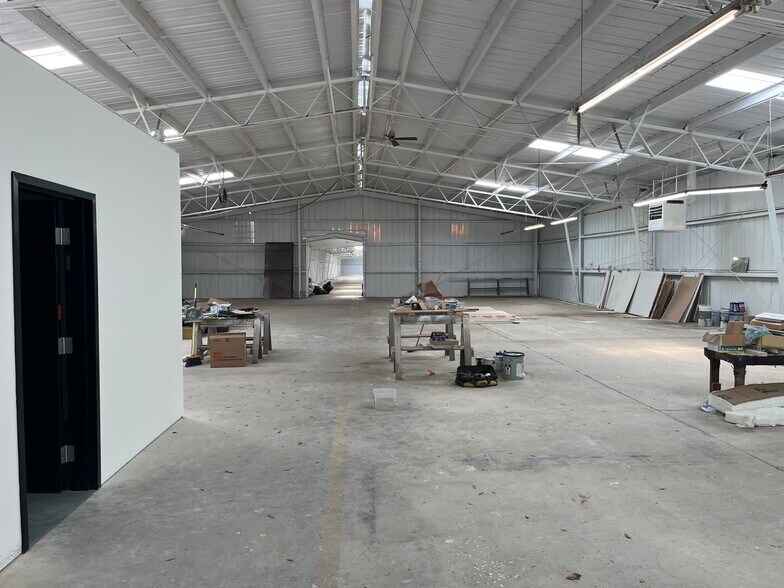 More Photos Of 404 S Shelfer St, Quincy Warehouse For Lease