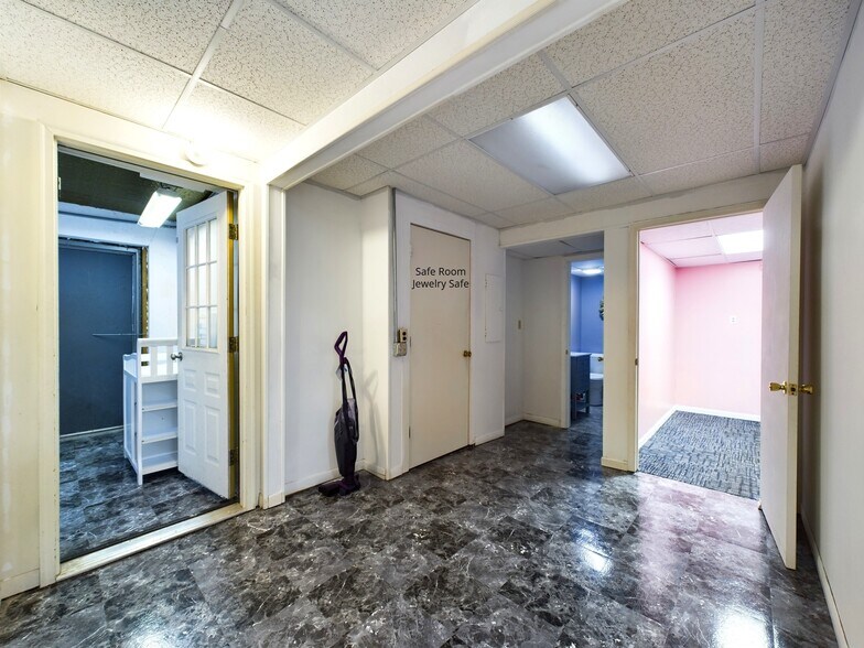 More Photos Of 309 S Ohio Ave, Sedalia Storefront Retail Office For Sale