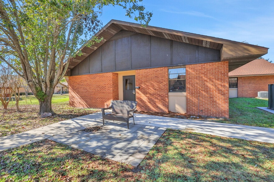More Photos Of 6601-6535 Chester Ave, Jacksonville Continuing Care Retirement Community For Lease