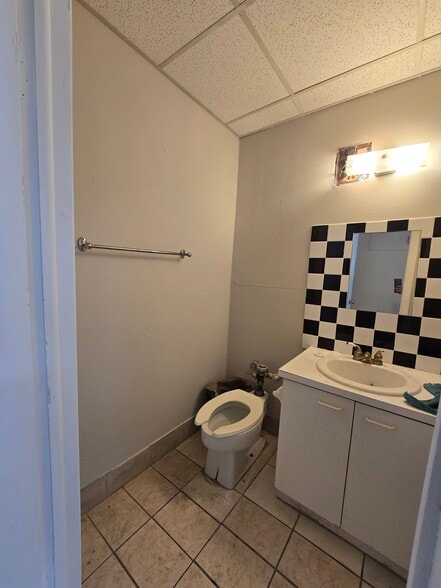 More Photos Of 6051-6059 Johnson St, Hollywood Unknown For Lease