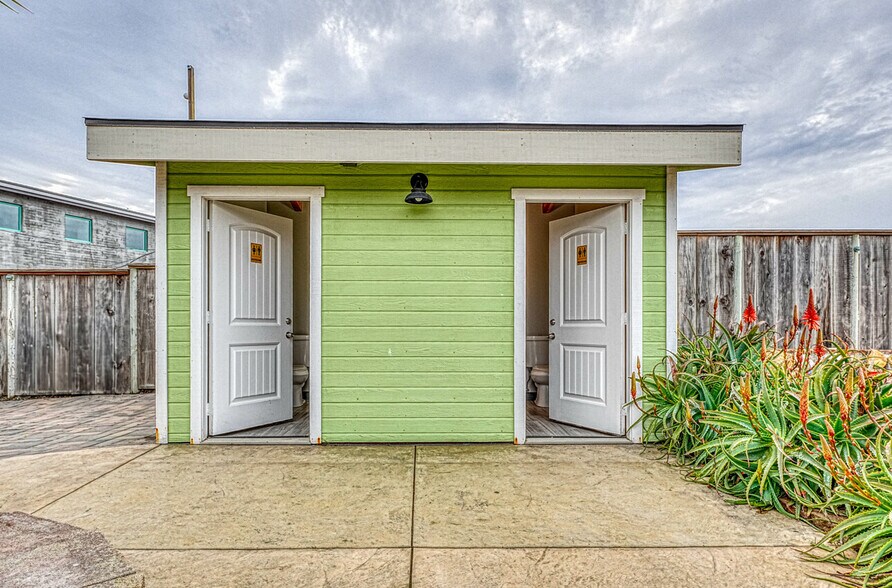 More Photos Of 7550 Sandholdt Rd, Moss Landing Warehouse For Sale