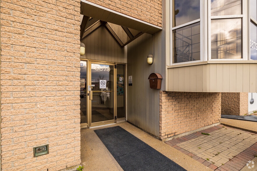 More Photos Of 3879 Boul Taschereau, Longueuil General Retail For Lease