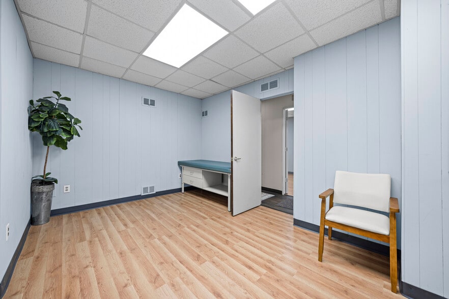 More Photos Of 230 North Ave, Mount Clemens Serviced Offices For Lease