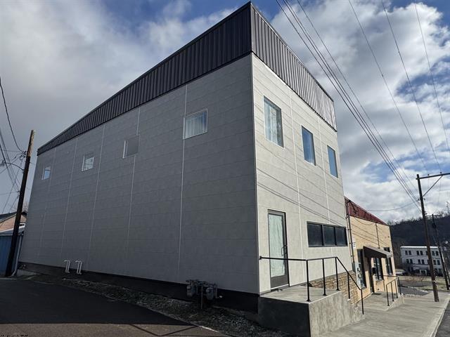 More Photos Of 205 10th St, Fairmont Light Manufacturing For Sale
