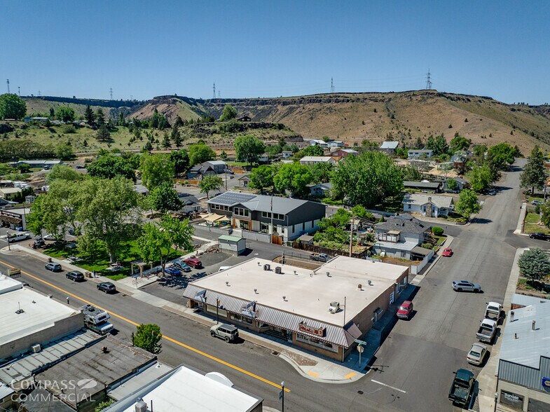 More Photos Of 502 Deschutes Ave, Maupin General Retail For Sale