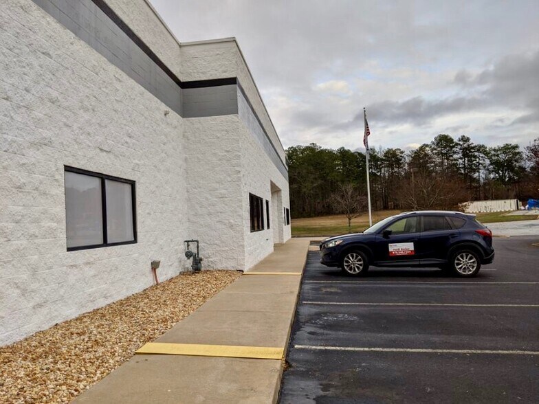 More Photos Of 222 Fairburn Industrial Blvd, Fairburn Warehouse For Sale