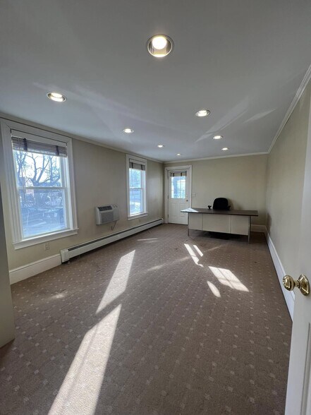 More Photos Of 41-43 Mount Auburn St, Watertown Office Residential For Lease