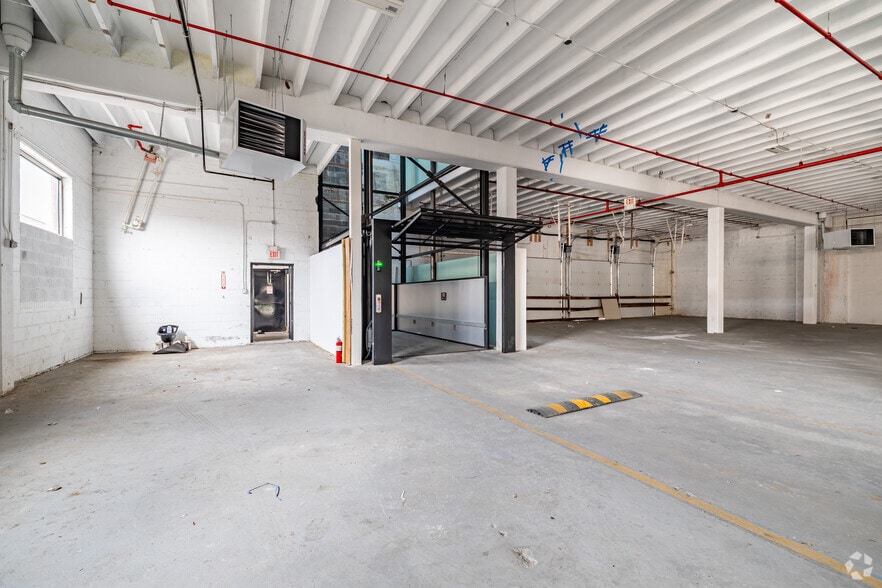 More Photos Of 41 Bancker St, Englewood Warehouse For Lease