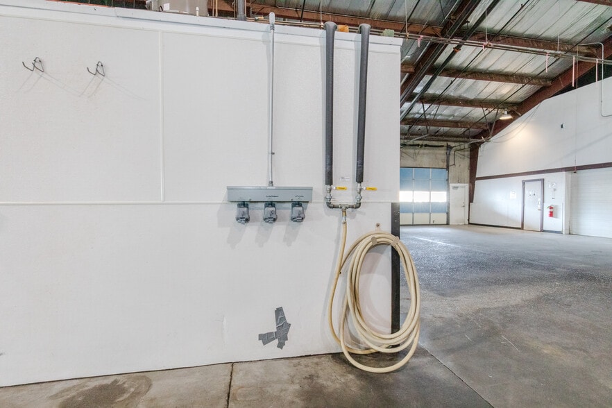 More Photos Of 1215 W Poplar St, Walla Walla Distribution For Lease