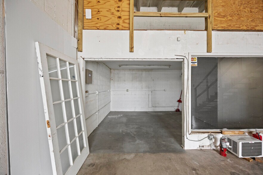 More Photos Of 1209 Gateway Rdg, Lake Park Warehouse For Sale