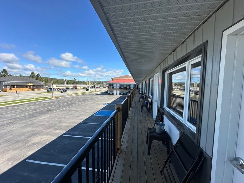 More Photos Of 171 Mission Rd, Wawa Hotel For Sale