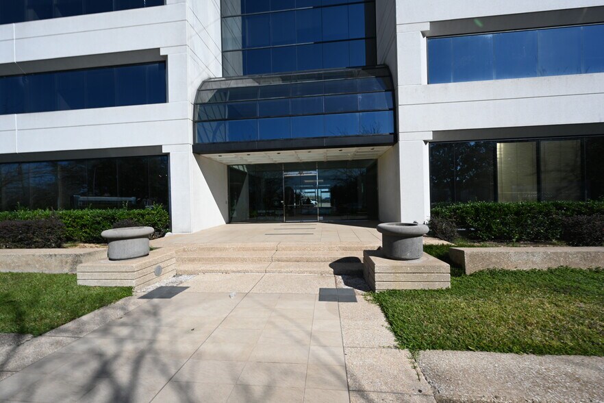 More Photos Of 16055 Space Center Blvd, Houston Office For Lease