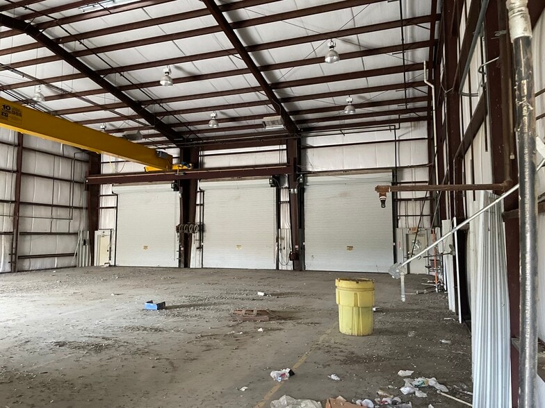 More Photos Of 2459 FM 190, Asherton Manufacturing For Lease