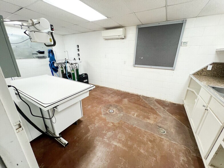 More Photos Of 4606 W Wall St, Midland Flex For Sale