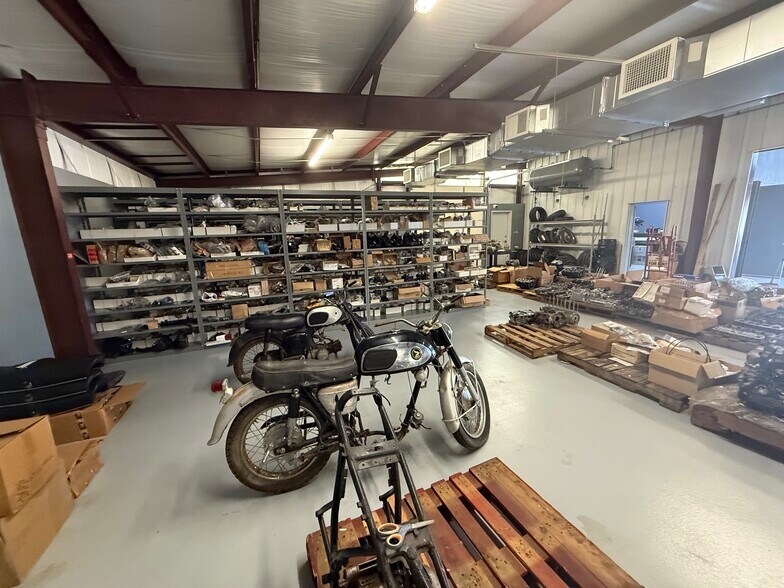 More Photos Of 1454 Oday Rd, Pearland Light Manufacturing For Sale