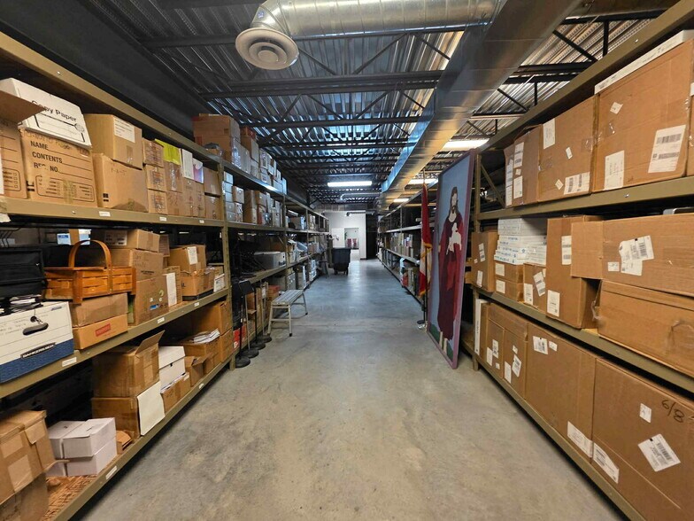 More Photos Of 11717 IL-37, Marion Flex For Sale