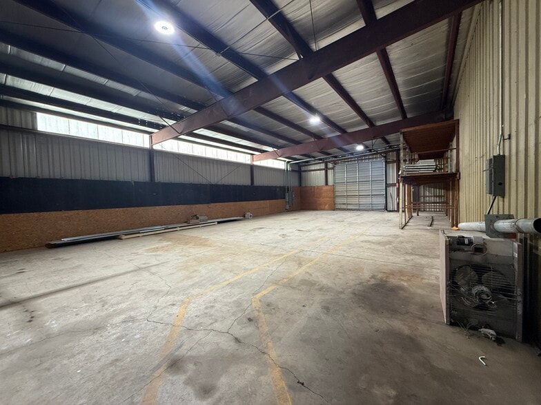 More Photos Of 2927 N Roemer Rd, Appleton Manufacturing For Lease