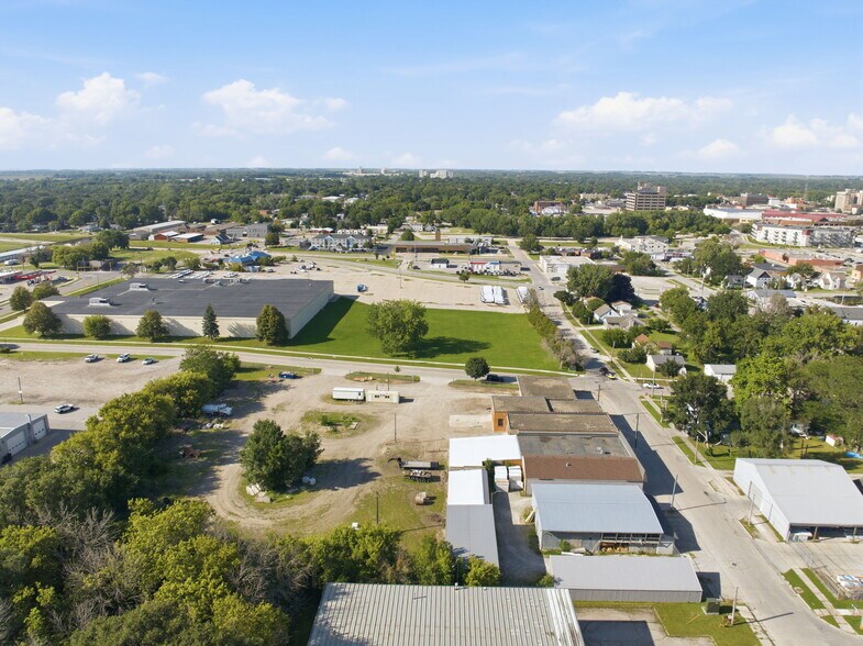 More Photos Of 708-712 S Jefferson Ave, Mason City Warehouse For Sale