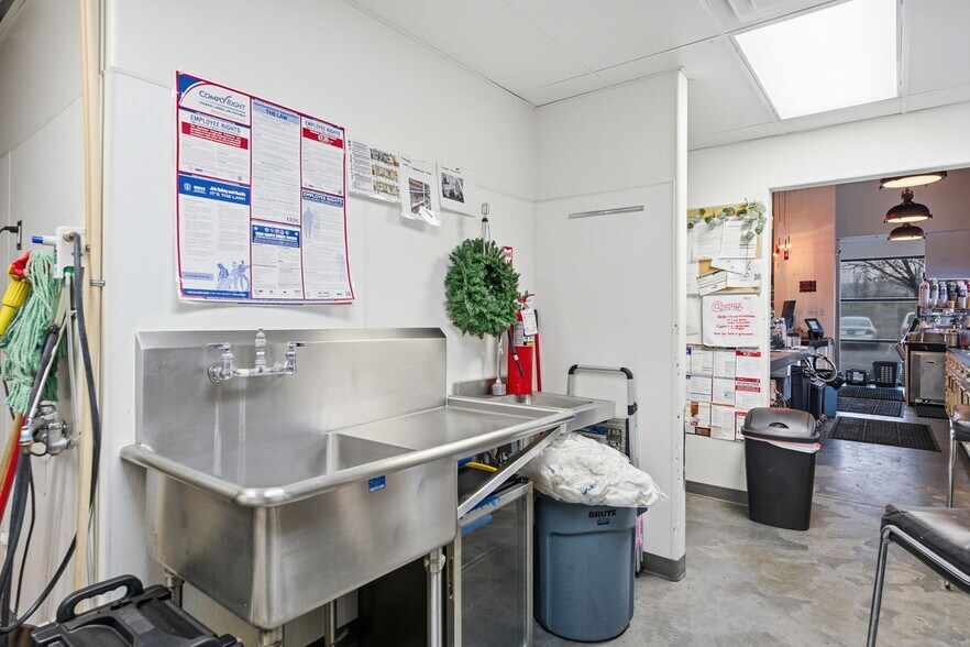 More Photos Of 1215 Aaron Dr, Richland General Retail For Lease