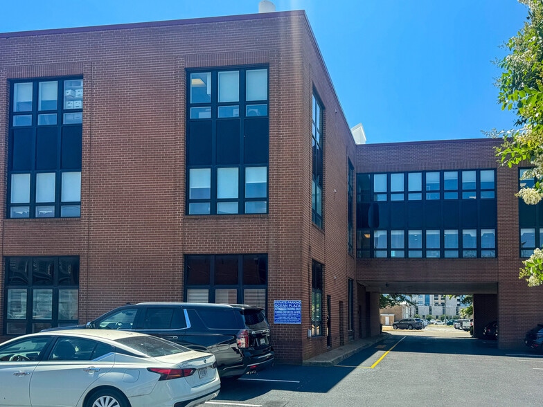 More Photos Of 303 34th St, Virginia Beach Office For Sale