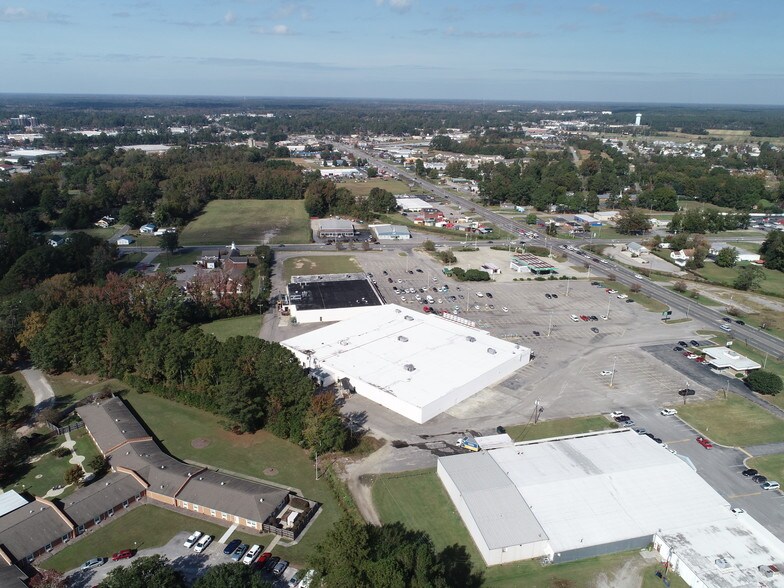 More Photos Of 1731-1785 N Roberts Ave, Lumberton Unknown For Lease