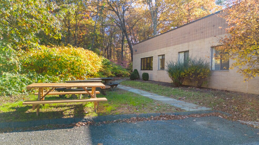 More Photos Of 10 Mile Hill Rd, Newtown Warehouse For Lease