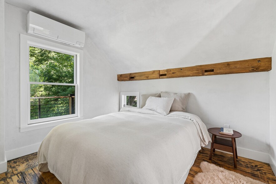 More Photos Of 26 Central St, Woodstock General Retail For Sale