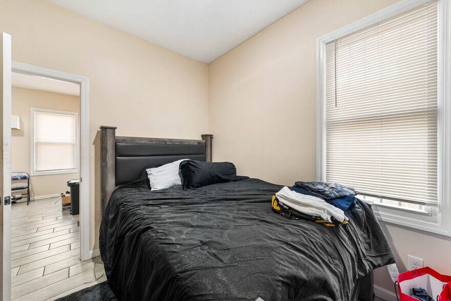 More Photos Of 146 Sherman Ave, Newark General Retail For Sale