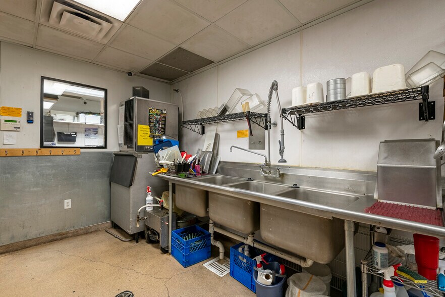 More Photos Of 7903 S Airport Rd, West Jordan Fast Food For Sale