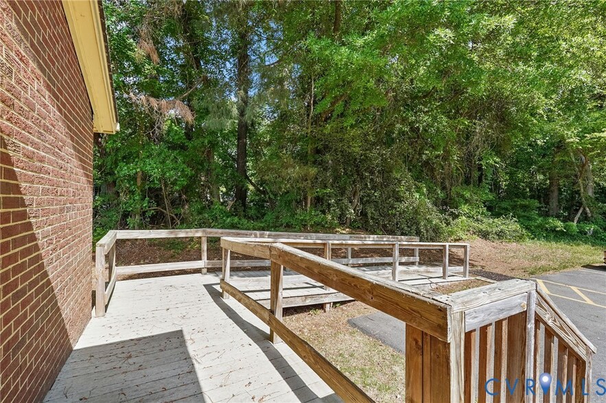 More Photos Of 10806 Rives Ave, Mc Kenney Medical For Sale