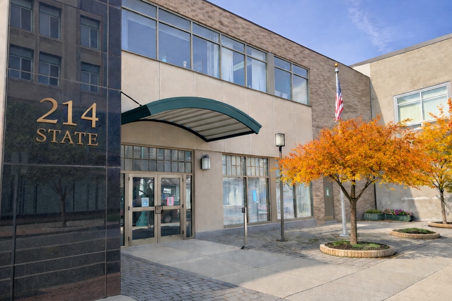 Primary Photo Of 214 State St, Schenectady Office For Lease