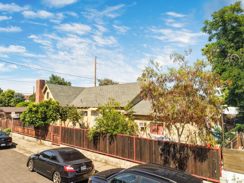 More Photos Of 11234 Hatteras St, North Hollywood Apartments For Sale