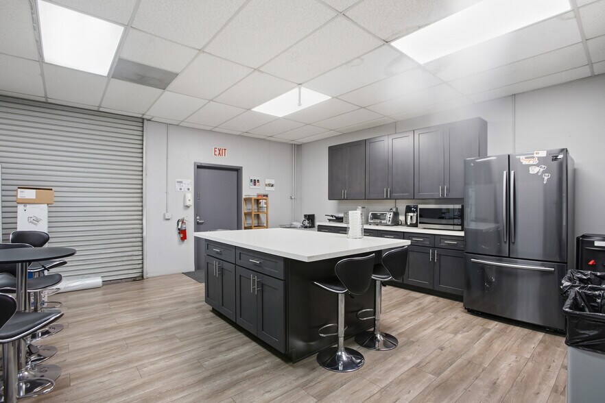 More Photos Of 1345 S Lewis St, Anaheim Warehouse For Sale