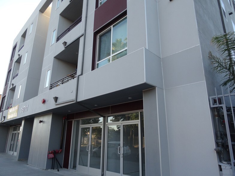 More Photos Of 18711 Sherman Way, Reseda Office For Lease