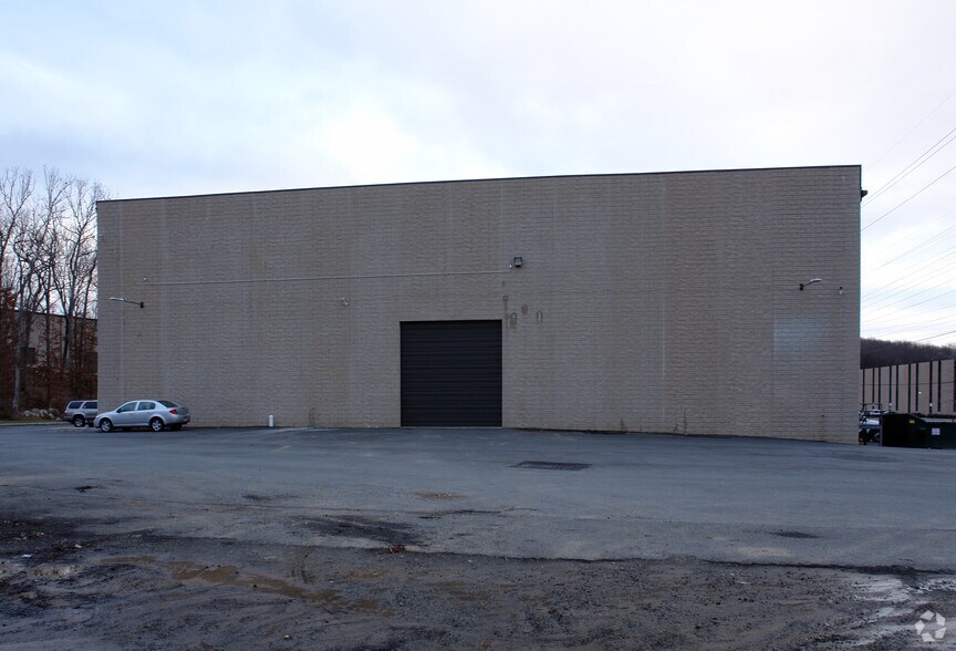 More Photos Of 105 W Dewey Ave, Wharton Warehouse For Lease