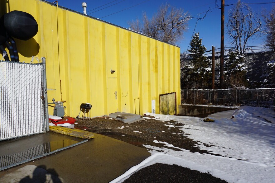 More Photos Of 3958 S Federal Blvd, Englewood Freestanding For Sale