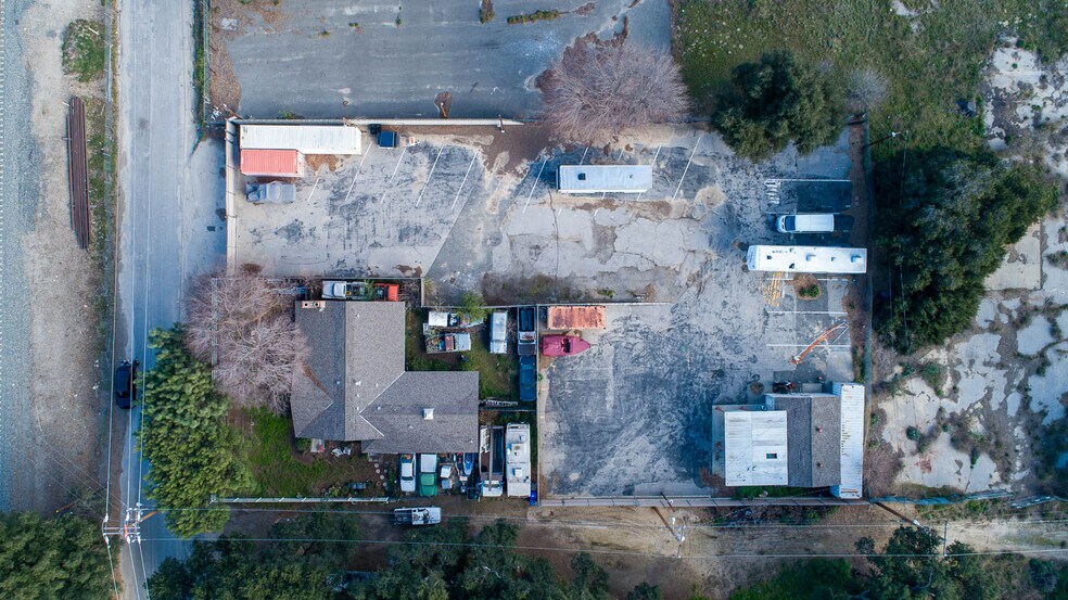 More Photos Of 23638 Pine St, Newhall Service For Sale