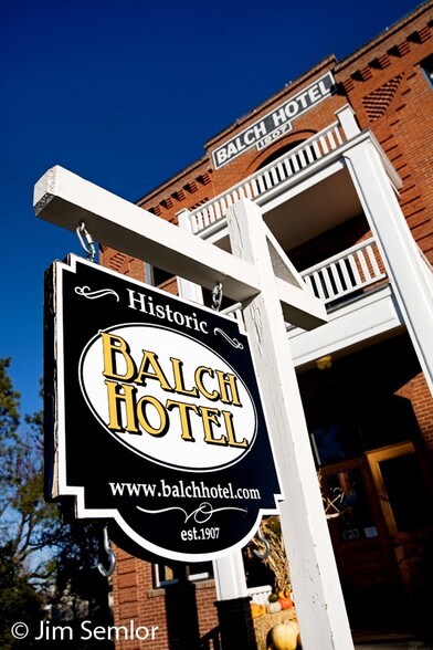 More Photos Of 40 SE Heimrich St, Dufur Hotel For Sale