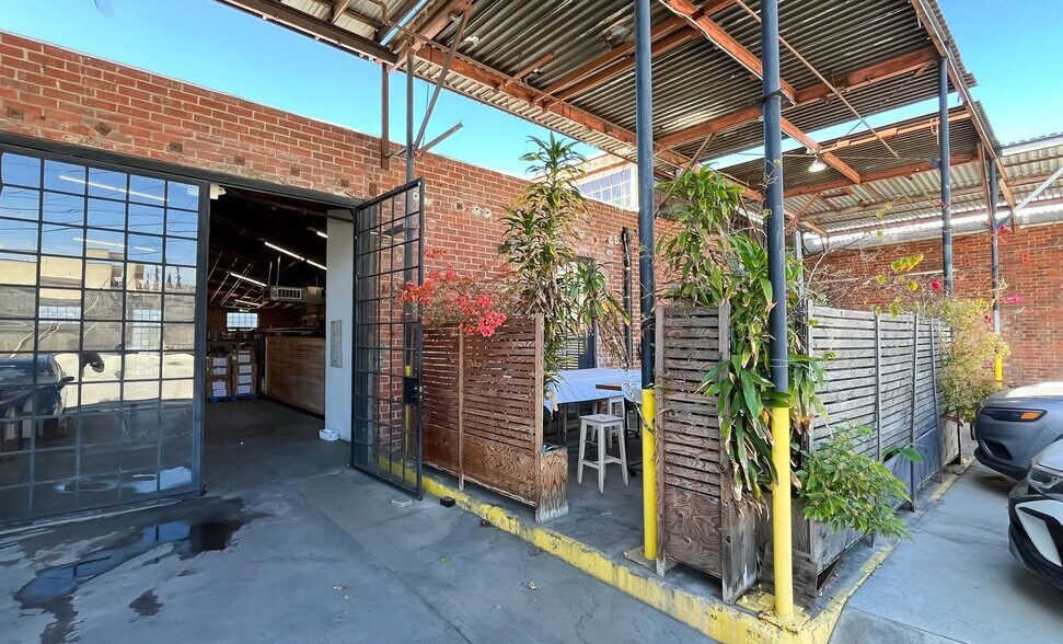 More Photos Of 332-338 S Avenue 17 Ave, Los Angeles Manufacturing For Sale