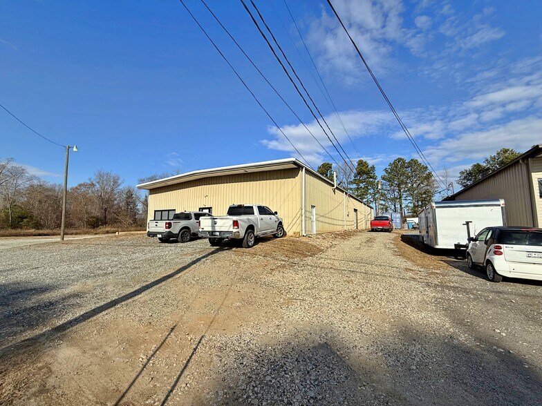 More Photos Of 501 Southport Rd, Roebuck Warehouse For Lease