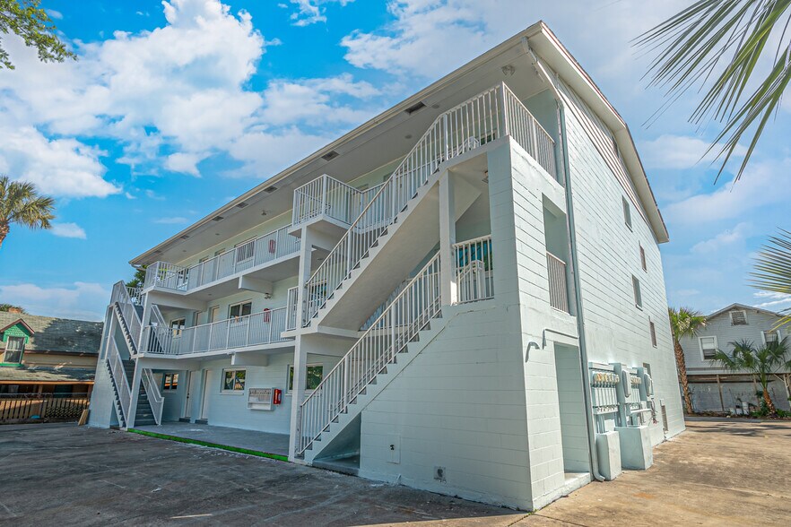 Primary Photo Of 208 N Halifax Ave, Daytona Beach Apartments For Sale