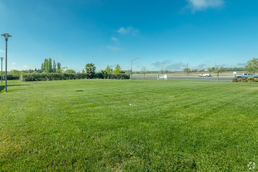 More Photos Of 2290 Del Paso Rd, Sacramento General Retail For Sale