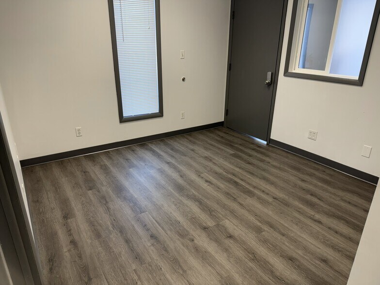 More Photos Of 3505 Cooper Dr, Elkhart Warehouse For Sale