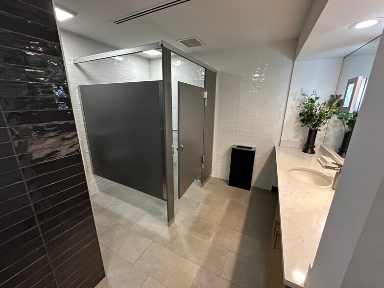 More Photos Of 1200 E Woodhurst Dr, Springfield Office Residential For Lease