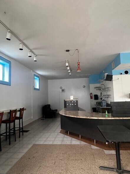 More Photos Of 843 Rice St, Saint Paul Storefront Retail Residential For Lease