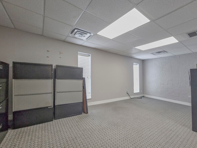 More Photos Of 6001 Nw Expressway, Oklahoma City Office For Sale