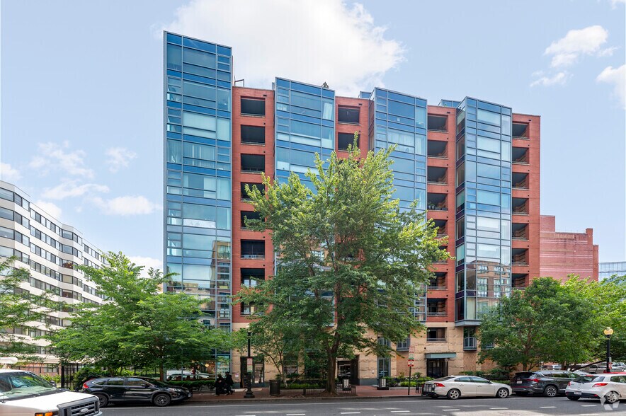 More Photos Of 1117 10th St NW, Washington Apartments For Lease